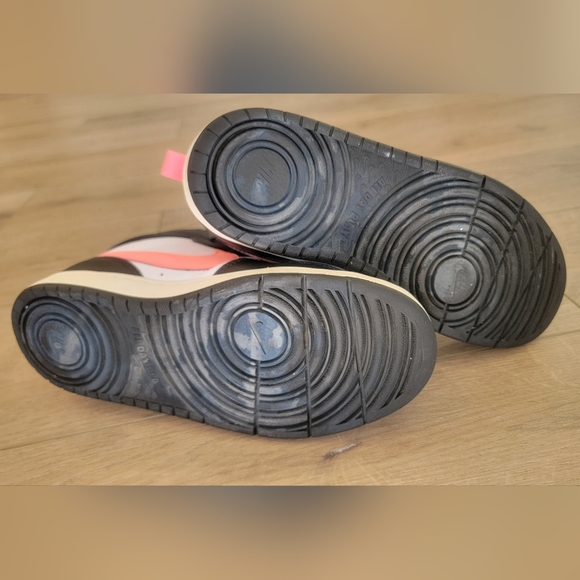 Nike Youth 4.5Y Black White Pink Court Borough Mid 2 High Top Sneakers. - Picture 17 of 17